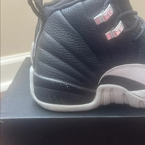 Air Jordan 12 Retro black/wolf grey kids size 6Y - Picture 2 of 6